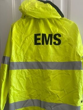 Spiewak EMS High Visibility Reflective Rain Jacket Men’s Medium ANSI Waterproof